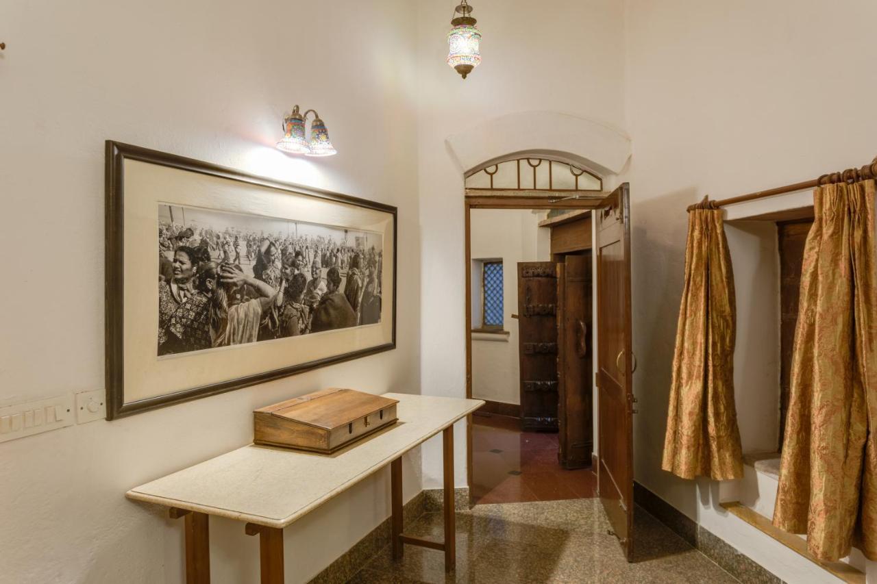 Hostie Chinar Haveli - Heritage Home With Pool, グルガウン エクステリア 写真