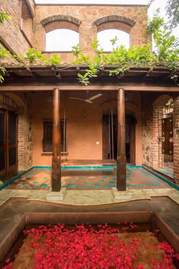 Hostie Chinar Haveli - Heritage Home With Pool, グルガウン エクステリア 写真