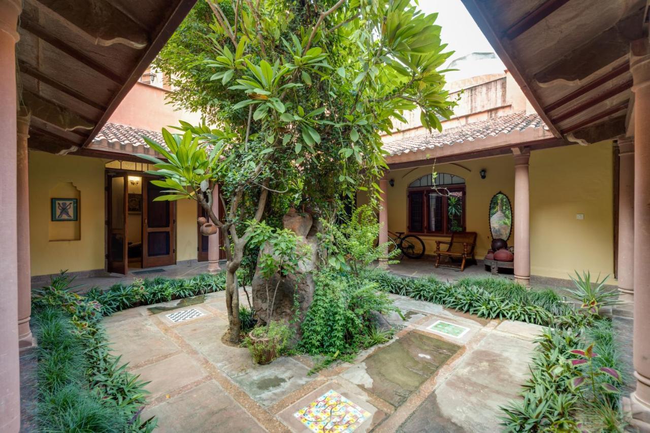 Hostie Chinar Haveli - Heritage Home With Pool, グルガウン エクステリア 写真