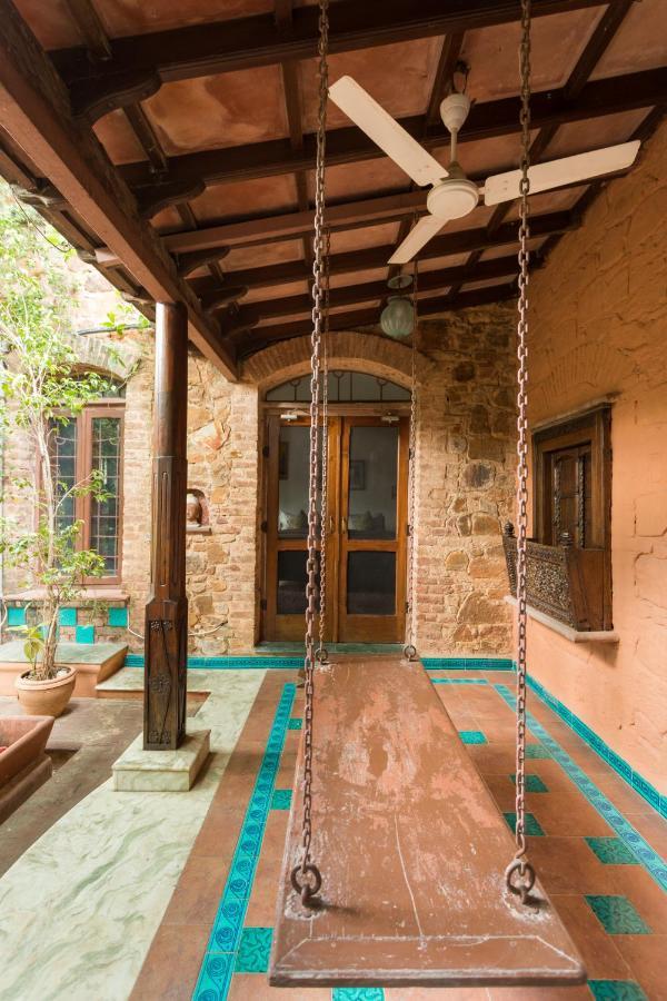 Hostie Chinar Haveli - Heritage Home With Pool, グルガウン エクステリア 写真