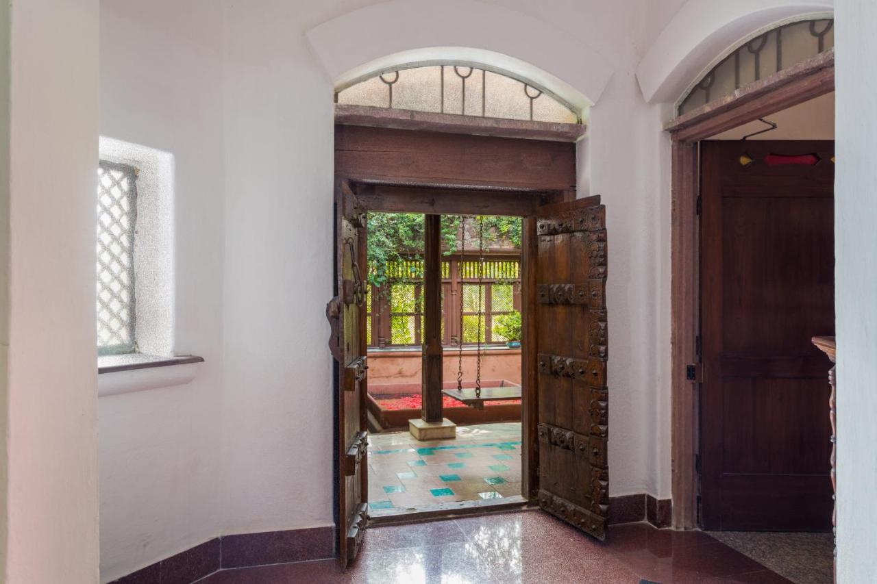 Hostie Chinar Haveli - Heritage Home With Pool, グルガウン エクステリア 写真